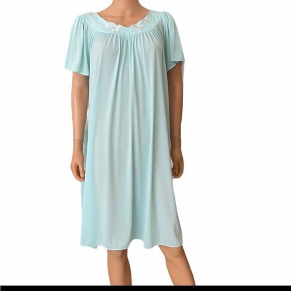 Miss Elaine Silky🌷 soft nightgown size Medium - Picture 13 of 13